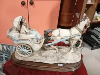 Statua Capodimonte Carrozza con Ombrello