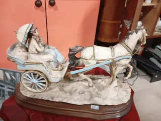 Statua Capodimonte Carrozza con Ombrello