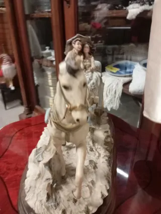 Statua Capodimonte Carrozza con Ombrello