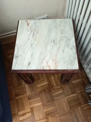 Mesa cuadrada mármol y madera