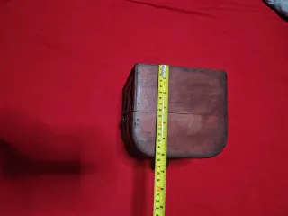 Cofre de legno con bel disegno oro e legno.