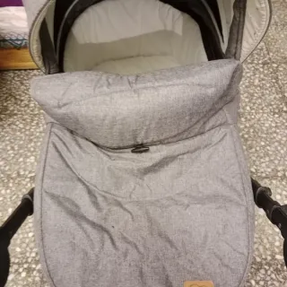 Cochecito de bebé gris