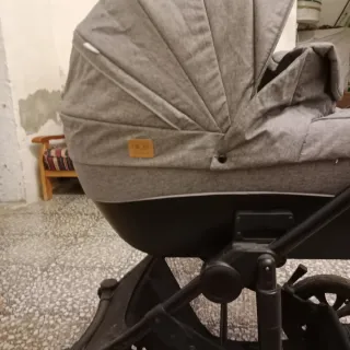 Cochecito de bebé gris