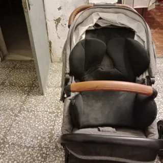 Cochecito de bebé gris