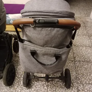 Cochecito de bebé gris