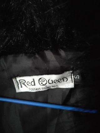 Chaqueta corta de pelo sintético de Red Queen