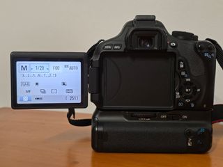 Canon EOS 600D + 4 objetivos + bolsa y accesorios.