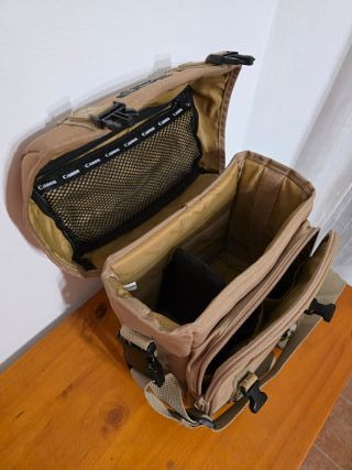 Canon EOS 600D + 4 objetivos + bolsa y accesorios.