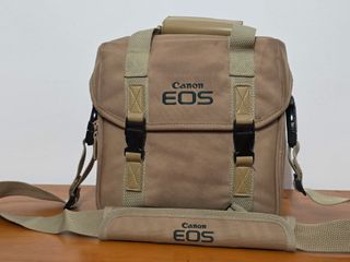 Canon EOS 600D + 4 objetivos + bolsa y accesorios.