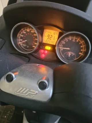 Piaggio MP3 3 ruedas ie 500 bussines