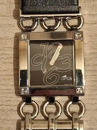 Reloj Lotus Mujer Negro y Plateado