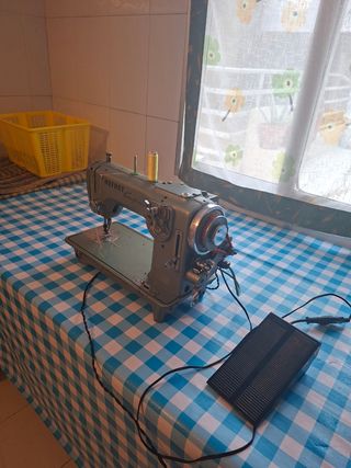 Máquina de coser Refrey 427