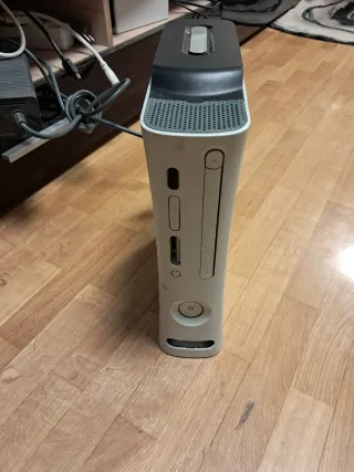 Xbox 360 + Kinect + Guitar Hero y varios juegos