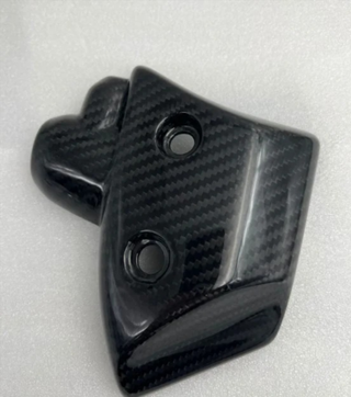 PROTECTOR DE BOMBA DE AGUA EN CARBONO R1 2009-14