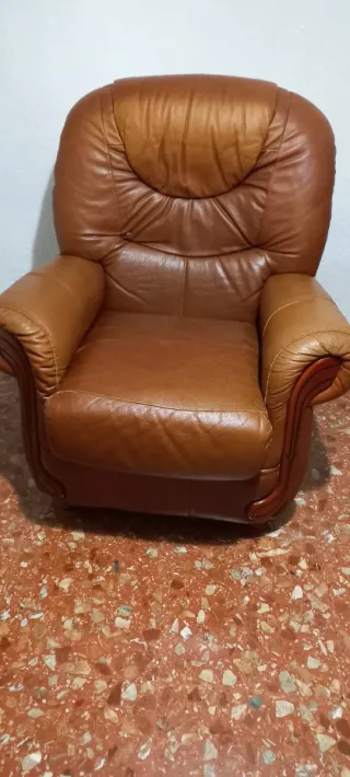 Sillón de piel marrón señorial