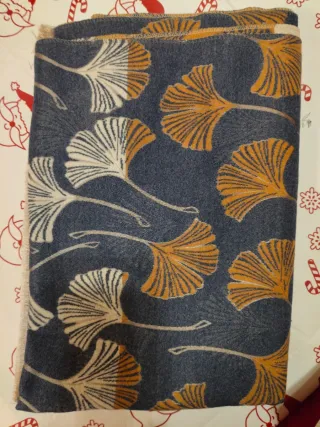 Sciarpa donna blu e oro con stampa foglie