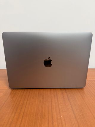 MacBook Pro 2020 i5 16GB RAM y 512 GB disco duro