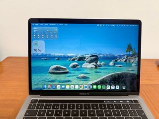 MacBook Pro 2020 i5 16GB RAM y 512 GB disco duro