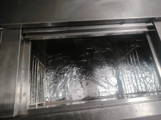 Nevera de bar Mahou roja