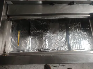 Nevera de bar Mahou roja