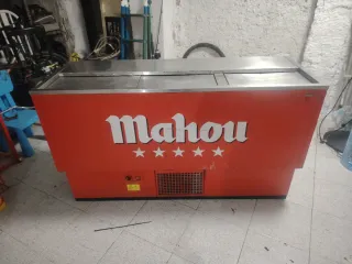 Nevera de bar Mahou roja