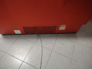 Nevera de bar Mahou roja