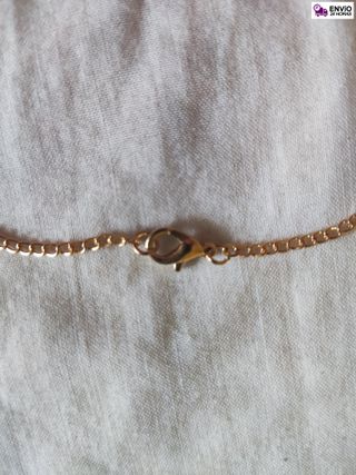 Crucifijo Dorado con Cadena - Nuevo