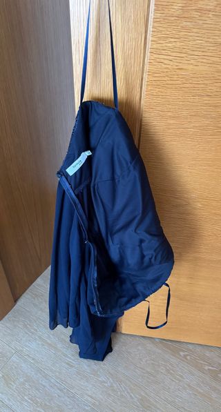 Vestido corto azul con pedrería