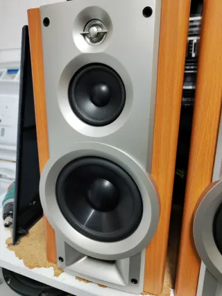 Altavoces Sanyo 3 vías