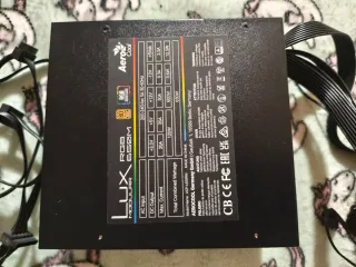 Fuente Alimentación AeroCool Lux Modular 650W RGB