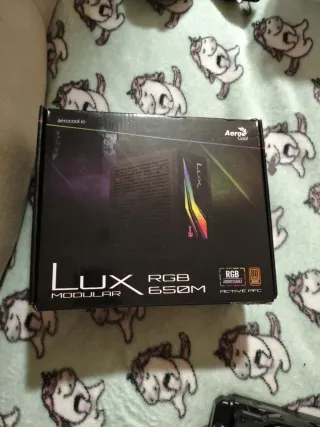 Fuente Alimentación AeroCool Lux Modular 650W RGB