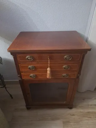 Mueble cubertería madera caoba maciza y cristal