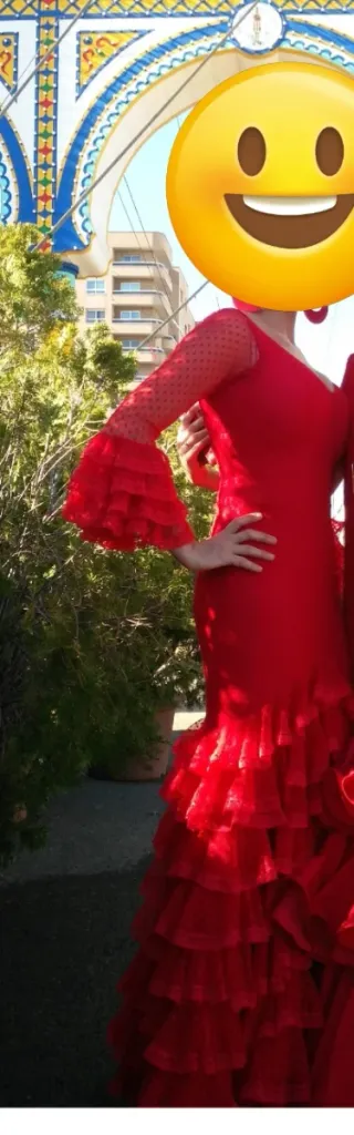 Traje de flamenca rojo de plumeti.