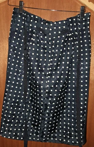 Falda Purificación García lunares y flores