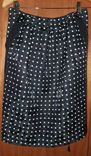 Falda Purificación García lunares y flores