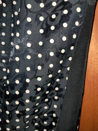 Falda Purificación García lunares y flores