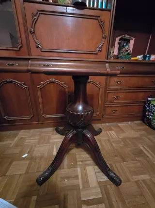 Mesa redonda de madera