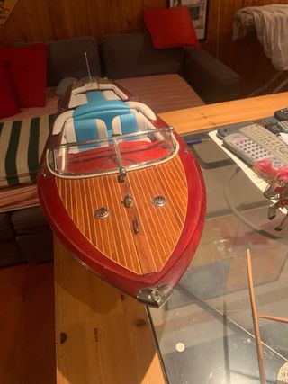 Modellino barca in legno Riva