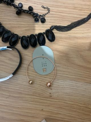 Conjunto de Joyas: Collares, Pulseras y Pendientes