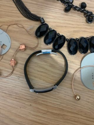 Conjunto de Joyas: Collares, Pulseras y Pendientes