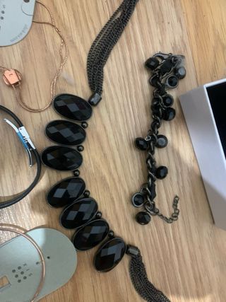 Conjunto de Joyas: Collares, Pulseras y Pendientes