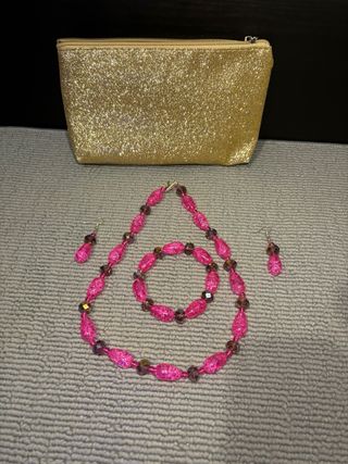 Set collana, orecchini e braccialetto rosa