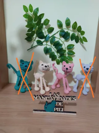 4 Gatos Amigurumi Tejidos.  Unidad 25 euros.