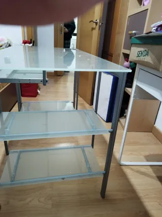 Mesa de ordenador cristal y metal