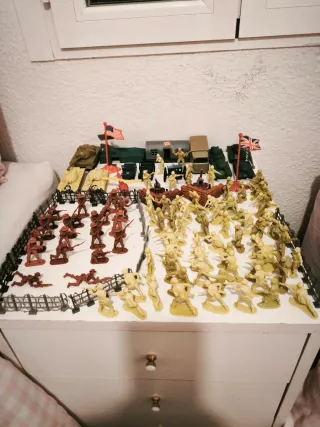 Consegna di soldatini di plastica