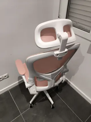 Silla de oficina ergonómica rosa