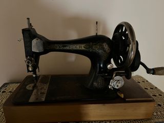 Máquina de coser antigua SINGER
