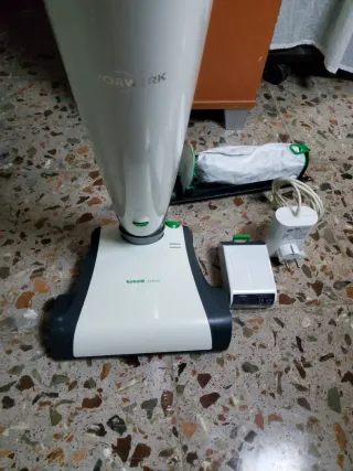 Aspiradora Kobold VB100 con batería y cargador