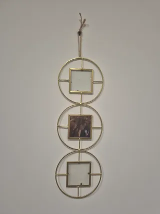 Marcos dorados colgantes con fotos