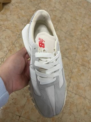 Zapatillas New Balance Blancas y Grises